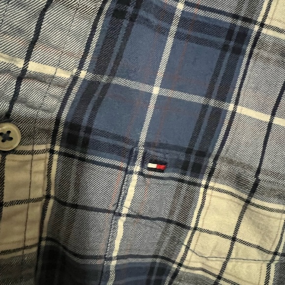 TOMMY HILFIGER Classic Plaid Long Sleeve Button Down Men's Size M - Picture 4 of 4